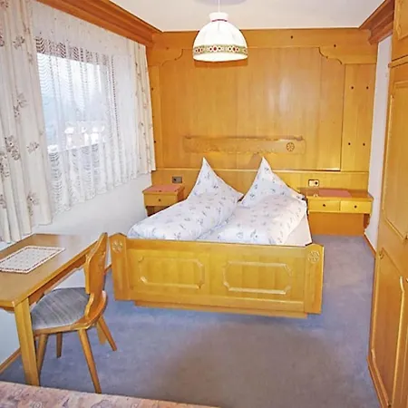 Daire In Pitztal With Mountain Views, Cleaning Included Arzl im Pitztal