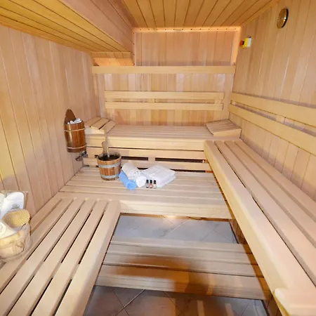 In Pitztal With Mountain Views, Cleaning Included 아파트